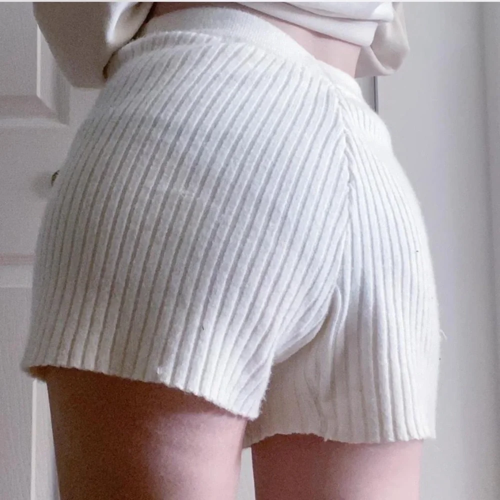 Zara High Waist White Knit Shorts - Picture 2 of 2